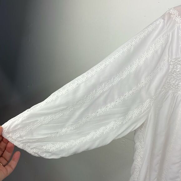 Torrid White Eyelet & Lace Embroidered Hi-Lo Blouse size 1X - Picture 6 of 14